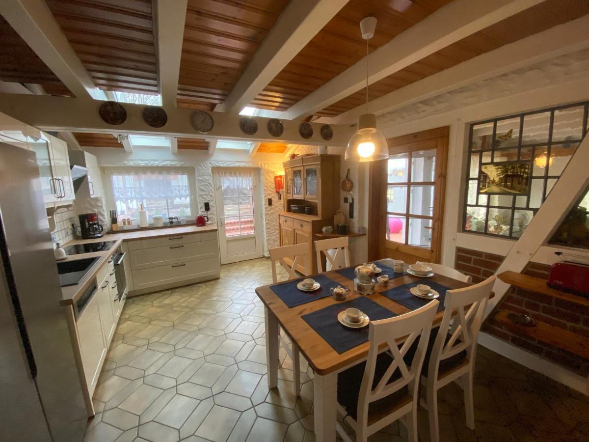 Holiday home Lindenhuus-urlaub Unter Einem Teilreetdach-terrasse - Nahe Norden-norddeich Osteel