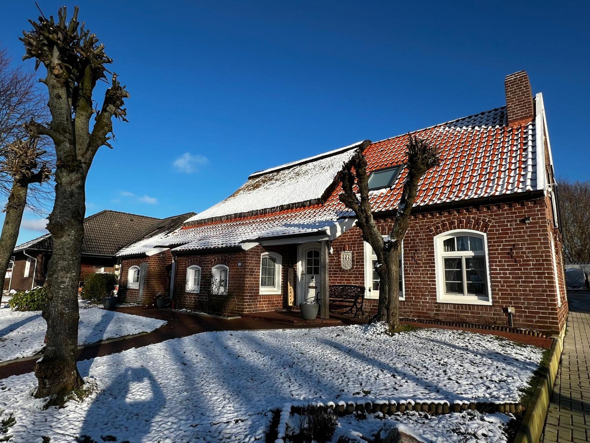 Holiday home Lindenhuus-urlaub Unter Einem Teilreetdach-terrasse - Nahe Norden-norddeich Osteel